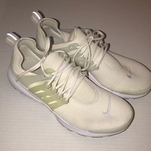 Women’s all white Nike Presto shoes sz.9